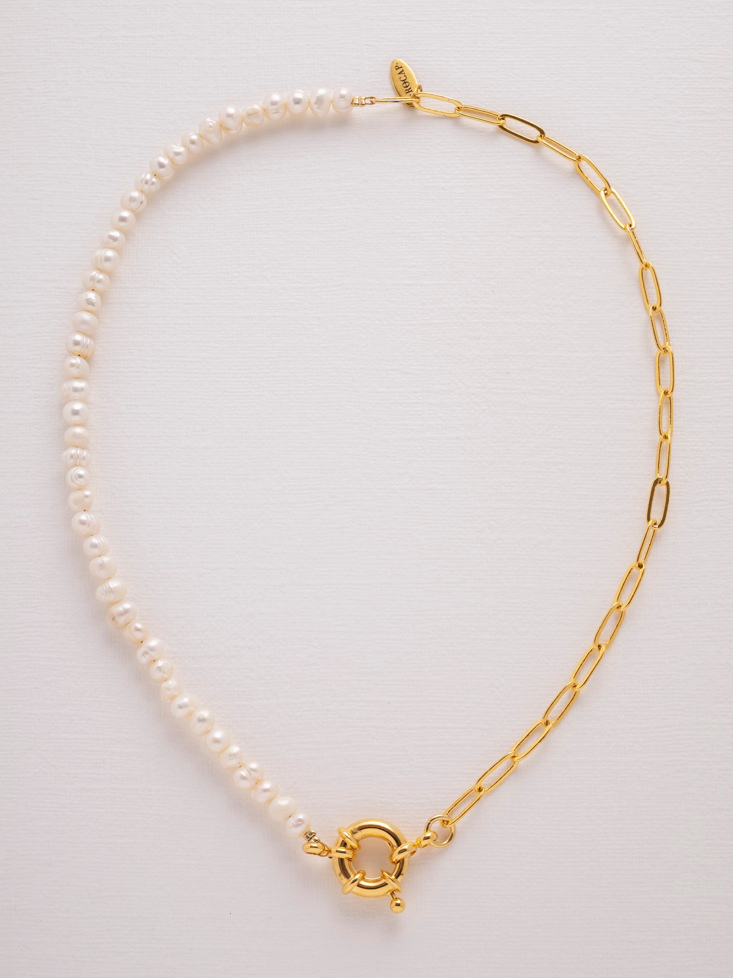 Freshwater pearls and gold-plated chain necklace with sailor clasp